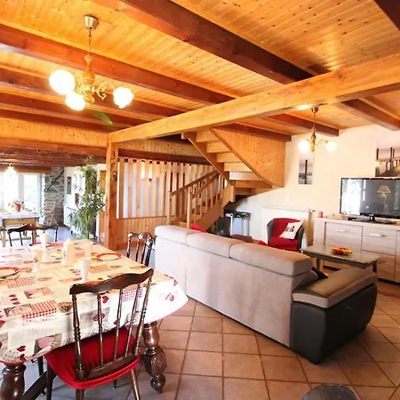 Maison De Caractere Au Coeur Des Volcans, 6 Pers, Cheminee, Animaux Admis, Wifi - Fr-1-742-612 Holiday home Saint-Hippolyte (Cantal)