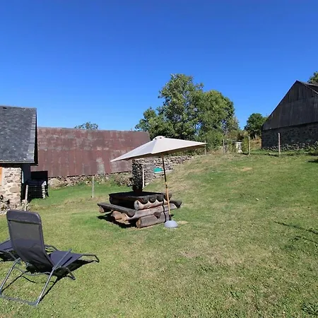 Maison De Caractere Au Coeur Des Volcans, 6 Pers, Cheminee, Animaux Admis, Wifi - Fr-1-742-612
