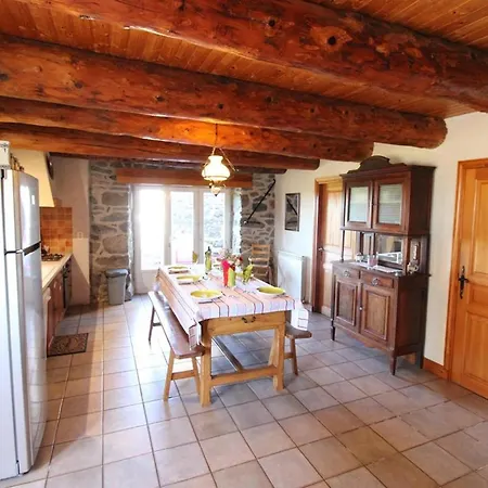Maison De Caractere Au Coeur Des Volcans, 6 Pers, Cheminee, Animaux Admis, Wifi - Fr-1-742-612 Holiday home