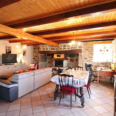 Holiday home Maison De Caractere Au Coeur Des Volcans, 6 Pers, Cheminee, Animaux Admis, Wifi - Fr-1-742-612 *
