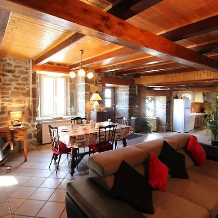 Maison De Caractere Au Coeur Des Volcans, 6 Pers, Cheminee, Animaux Admis, Wifi - Fr-1-742-612 Holiday home *
