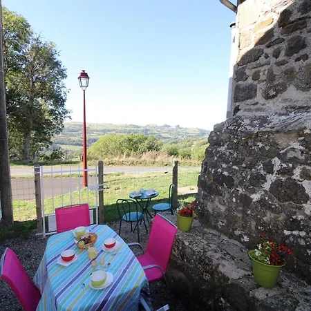 Holiday home Maison De Caractere Au Coeur Des Volcans, 6 Pers, Cheminee, Animaux Admis, Wifi - Fr-1-742-612 *