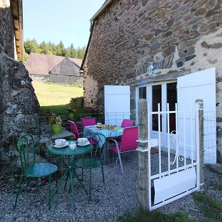 Maison De Caractere Au Coeur Des Volcans, 6 Pers, Cheminee, Animaux Admis, Wifi - Fr-1-742-612 Saint-Hippolyte (Cantal)