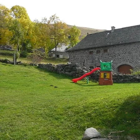 Holiday home Maison De Caractere Au Coeur Des Volcans, 6 Pers, Cheminee, Animaux Admis, Wifi - Fr-1-742-612 Saint-Hippolyte (Cantal)